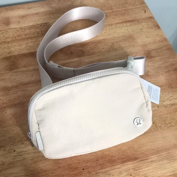 NWT Lululemon Everywhere Belt Bag White Opal - Picture 4 of 10